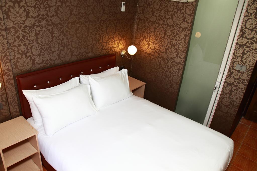 Harrys Suite Hotel Bangkok Pokoj fotografie
